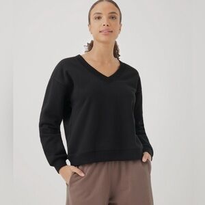 PACT Courtside V-Neck Fleece Sweatshirt in Black Size M